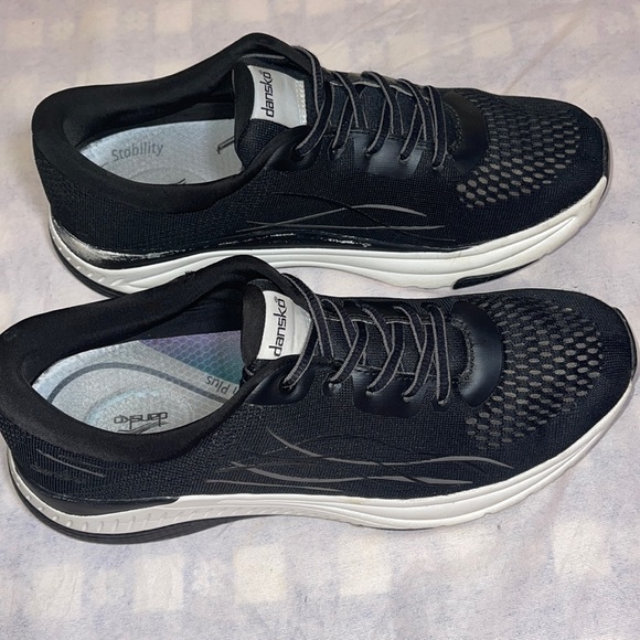 Dansko Shoes - DANSKO NATURAL ARCH PLUS WOMEN SHOES SIZE 11 BLACK